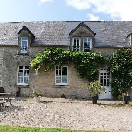 Le vitrail CHAMBRE Équipée sans service repas Yvetot-Bocage Extérieur photo