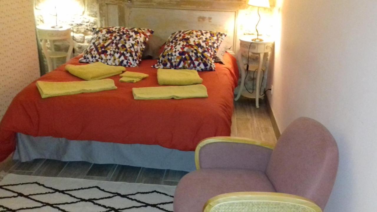 Le vitrail CHAMBRE Équipée sans service repas Yvetot-Bocage Extérieur photo