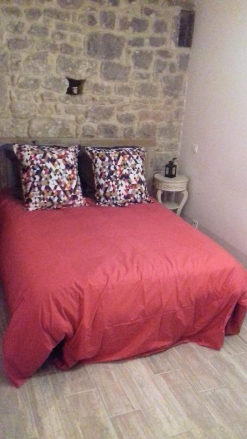 Le vitrail CHAMBRE Équipée sans service repas Yvetot-Bocage Extérieur photo